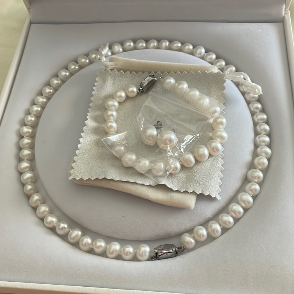 Vikki Lynn pearl set